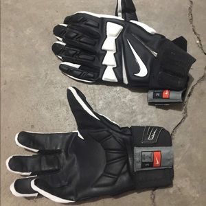 Nike used football gloves